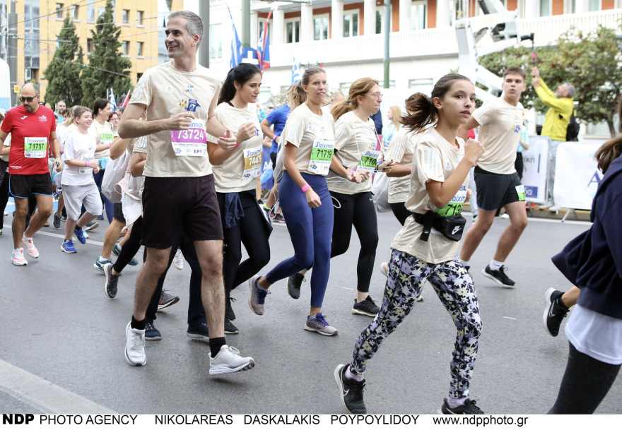 Μαραθώνιος: Κώστας Μπακογιάννης, Αντιγόνη Ντρισμπιώτη και Άγγελος Μπασινάς έτρεξαν στα 5 χλμ.