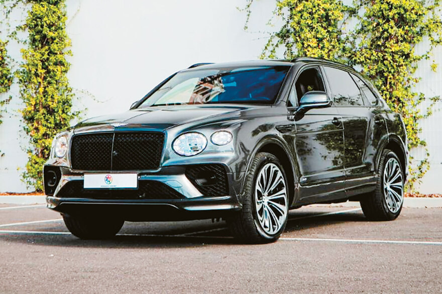 Ο πόλεμος των Τράγκα συνεχίζεται - Η Μαρία Καρρά πουλάει τη Ferrari, θα κυκλοφορεί με την... Bentley