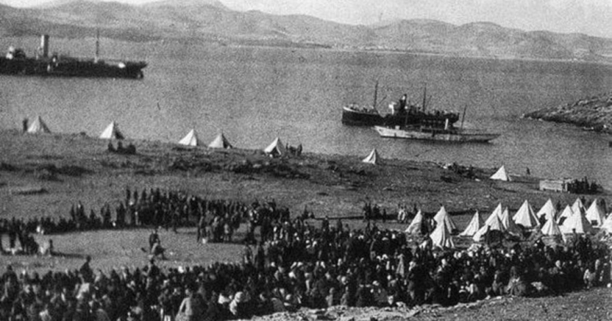 Η εγκατάσταση των προσφύγων στην Αθήνα, τον Πειραιά και την υπόλοιπη Ελλάδα μετά τη μικρασιατική καταστροφή