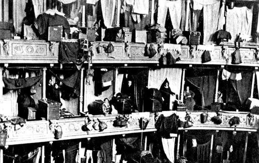 Η εγκατάσταση των προσφύγων στην Αθήνα, τον Πειραιά και την υπόλοιπη Ελλάδα μετά τη μικρασιατική καταστροφή