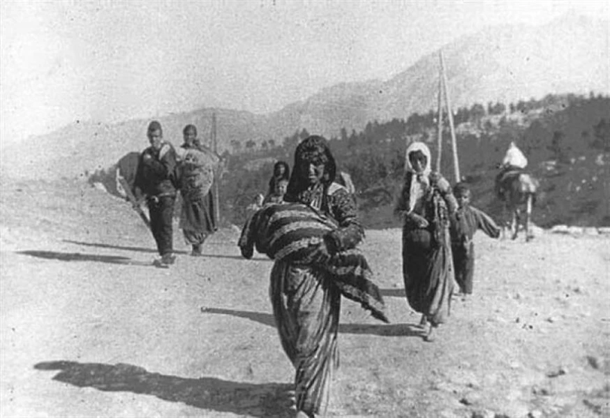 Η εγκατάσταση των προσφύγων στην Αθήνα, τον Πειραιά και την υπόλοιπη Ελλάδα μετά τη μικρασιατική καταστροφή