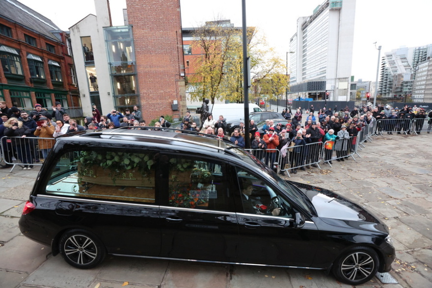 Μπόμπι Τσάρλτον: Το ποδόσφαιρο αποχαιρέτησε τον θρύλο της Μάνστεστερ Γιουνάιτεντ