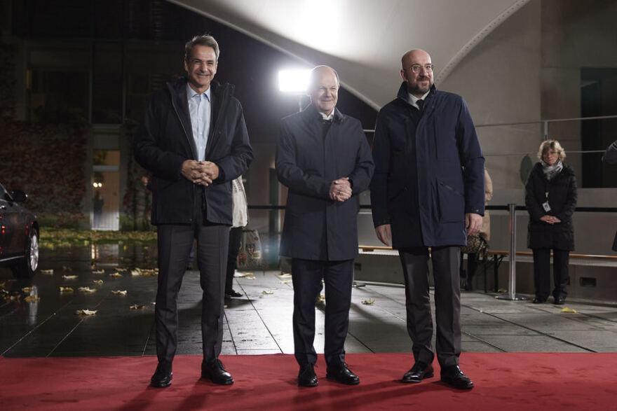 Ο Μητσοτάκης στο δείπνο του Σαρλ Μισέλ με Όλαφ Σολτς και άλλους πέντε ηγέτες της ΕΕ