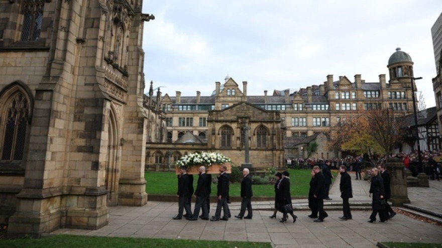 Μπόμπι Τσάρλτον: Το ποδόσφαιρο αποχαιρέτησε τον θρύλο της Μάνστεστερ Γιουνάιτεντ