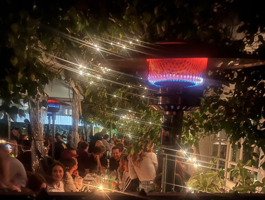 Λεονάρντο Ντι Κάπριο: Έγινε 49 χρονών - Ο ξέφρενος χορός και οι καλεσμένοι