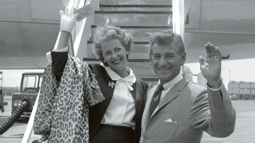 Η αληθινή ιστορία: Η κρυφή ζωή του Μπερνστάιν και όσα δεν καταγράφει η ταινία «Maestro» για τη σχέση του με τον Μητρόπουλο