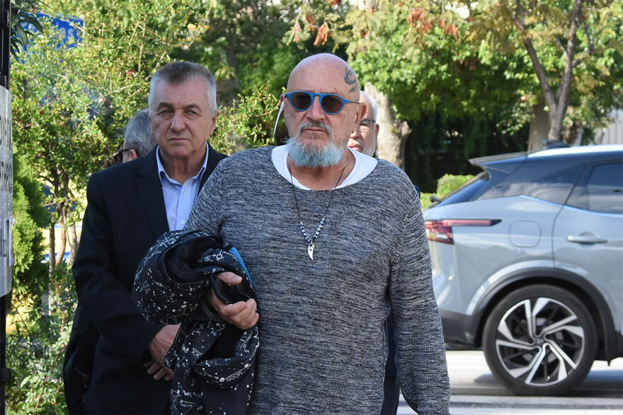 Κάτια Νικολαΐδου: Συντετριμμένοι φίλοι και συγγενείς στην κηδεία της - Δείτε φωτογραφίες