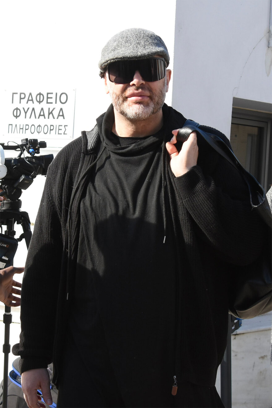 Κάτια Νικολαΐδου: Συντετριμμένοι φίλοι και συγγενείς στην κηδεία της - Δείτε φωτογραφίες