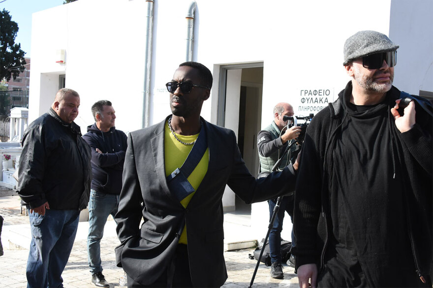 Κάτια Νικολαΐδου: Συντετριμμένοι φίλοι και συγγενείς στην κηδεία της - Δείτε φωτογραφίες