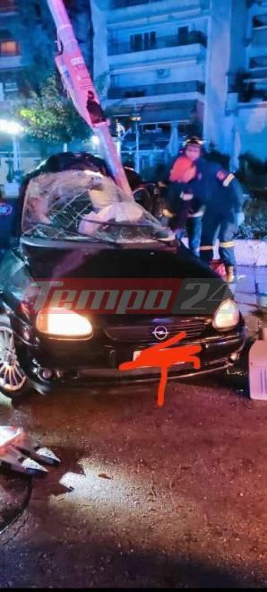 Πάτρα: Θανατηφόρο τροχαίο - Νεαρός οδηγός «καρφώθηκε» με το αυτοκίνητό του σε κολώνα