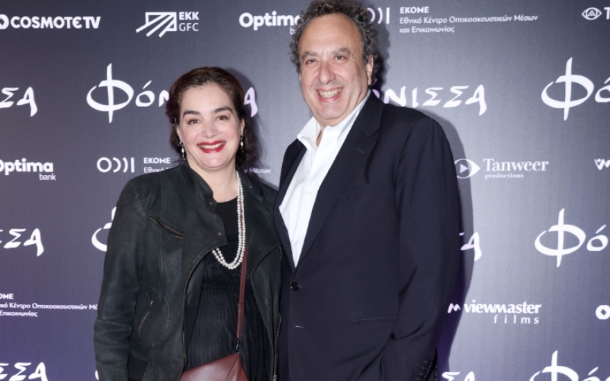 Καρυοφυλλιά Καραμπέτη: Η λαμπερή εμφάνισή της στην πρεμιέρα της «Φόνισσας»