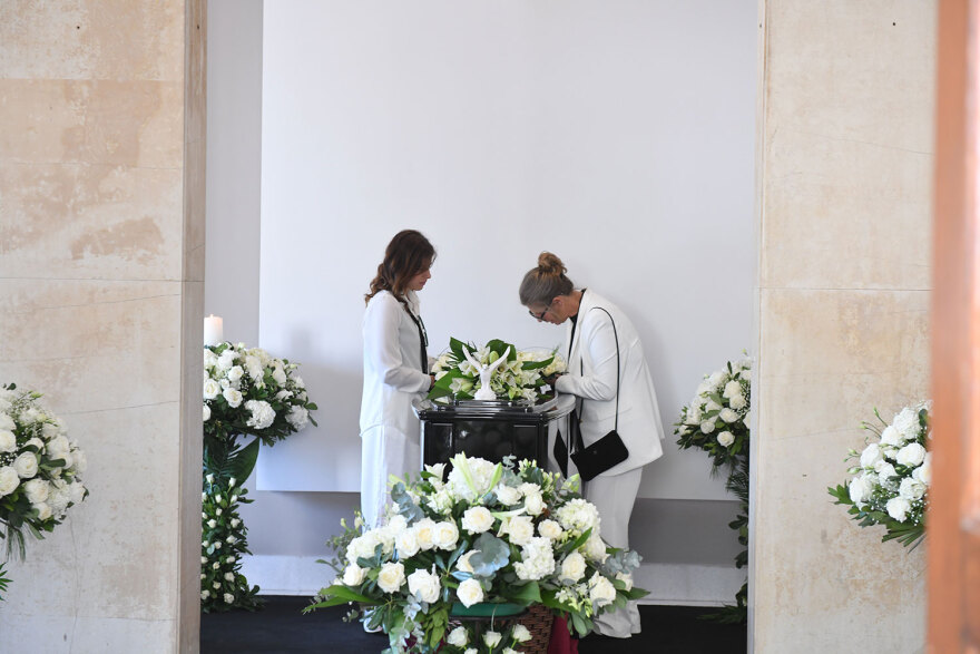 Σπύρος Φωκάς: Το τελευταίο «αντίο» στον σπουδαίο ηθοποιό - Στα λευκά η σύζυγός του, Λίλιαν