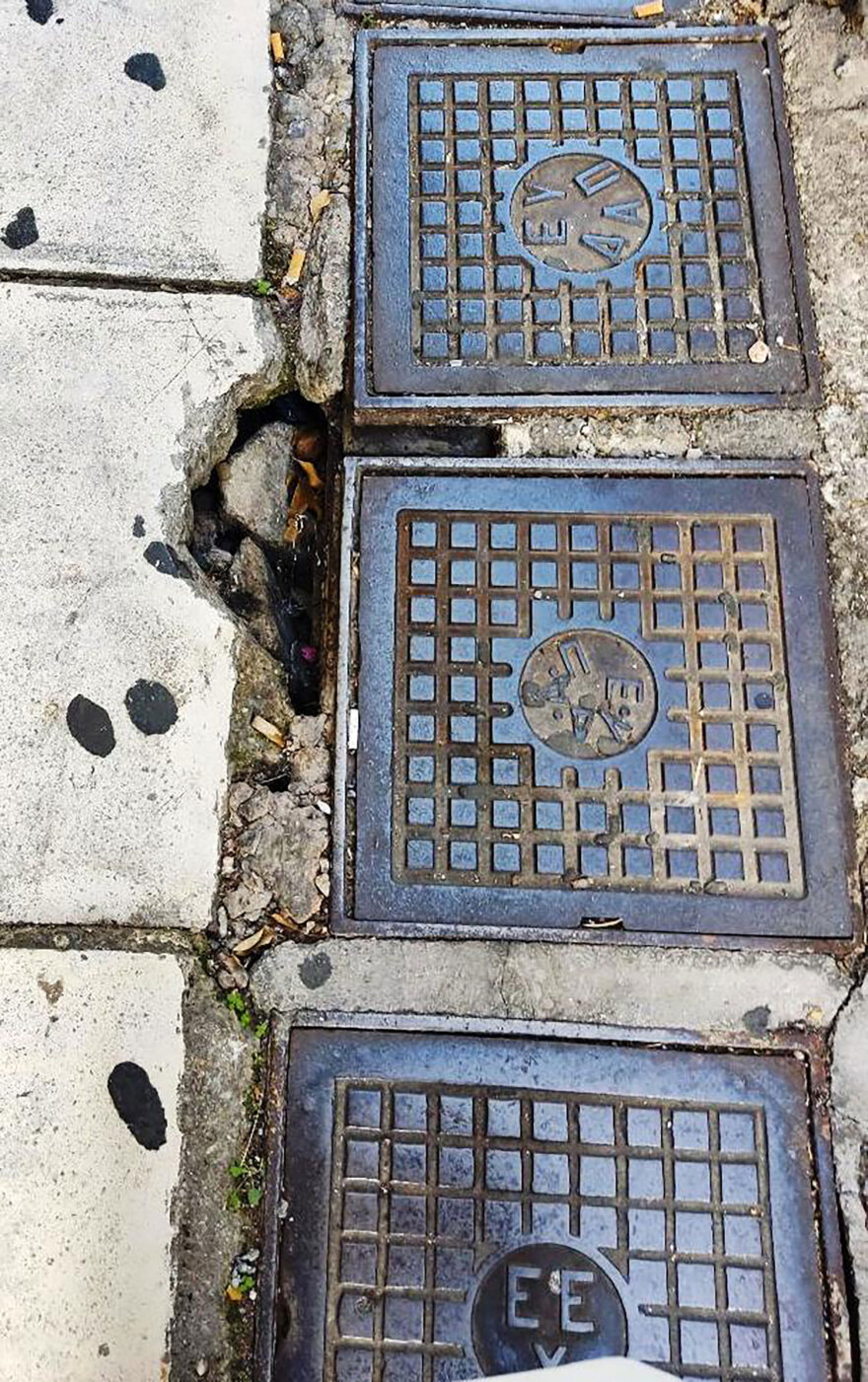 Αθήνα: Επικίνδυνο το κέντρο, πεζοδρόμια «παγίδες» με τρύπες και... παρκαρισμένα οχήματα - Δείτε φωτογραφίες