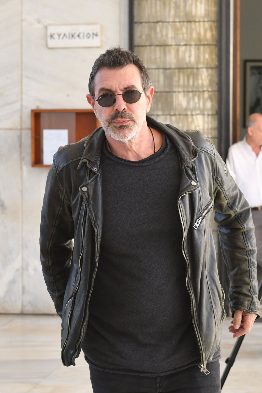 Σπύρος Φωκάς: Το τελευταίο «αντίο» στον σπουδαίο ηθοποιό - Στα λευκά η σύζυγός του, Λίλιαν