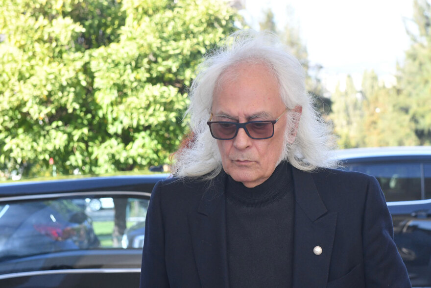 Σπύρος Φωκάς: Το τελευταίο «αντίο» στον σπουδαίο ηθοποιό - Στα λευκά η σύζυγός του, Λίλιαν