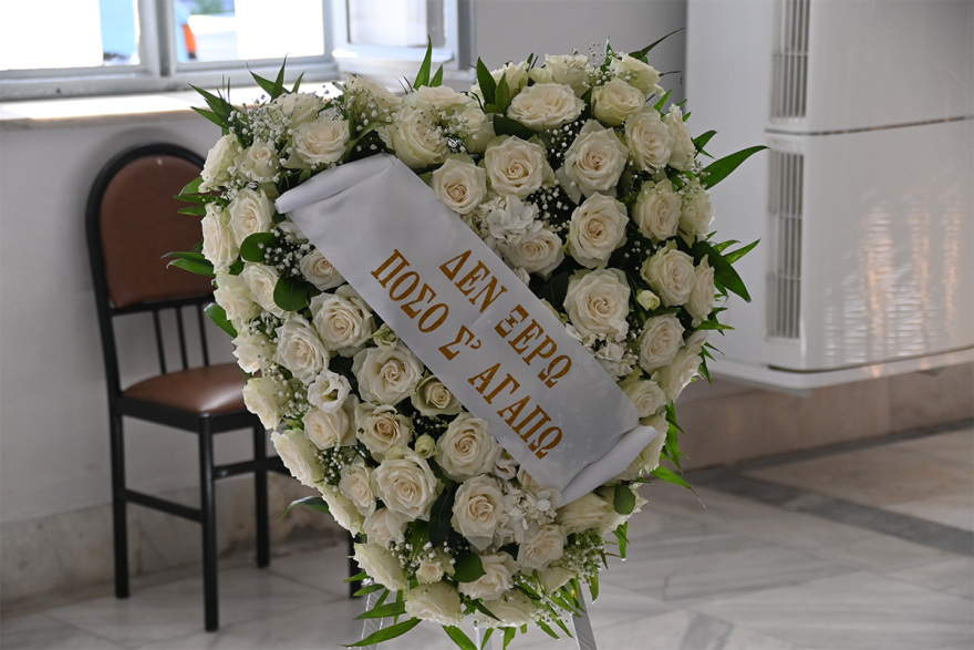 Σπύρος Φωκάς: Το τελευταίο «αντίο» στον σπουδαίο ηθοποιό - Στα λευκά η σύζυγός του, Λίλιαν