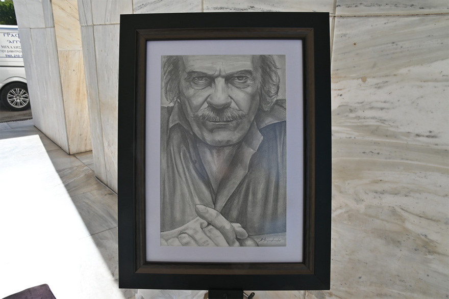 Σπύρος Φωκάς: Το τελευταίο «αντίο» στον σπουδαίο ηθοποιό - Στα λευκά η σύζυγός του, Λίλιαν