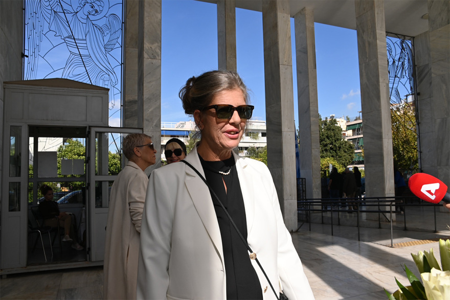 Σπύρος Φωκάς: Το τελευταίο «αντίο» στον σπουδαίο ηθοποιό - Στα λευκά η σύζυγός του, Λίλιαν