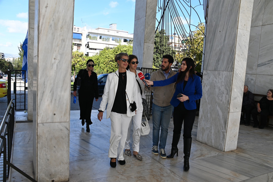 Σπύρος Φωκάς: Το τελευταίο «αντίο» στον σπουδαίο ηθοποιό - Στα λευκά η σύζυγός του, Λίλιαν