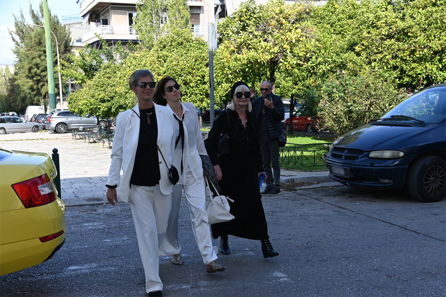 Σπύρος Φωκάς: Το τελευταίο «αντίο» στον σπουδαίο ηθοποιό - Στα λευκά η σύζυγός του, Λίλιαν