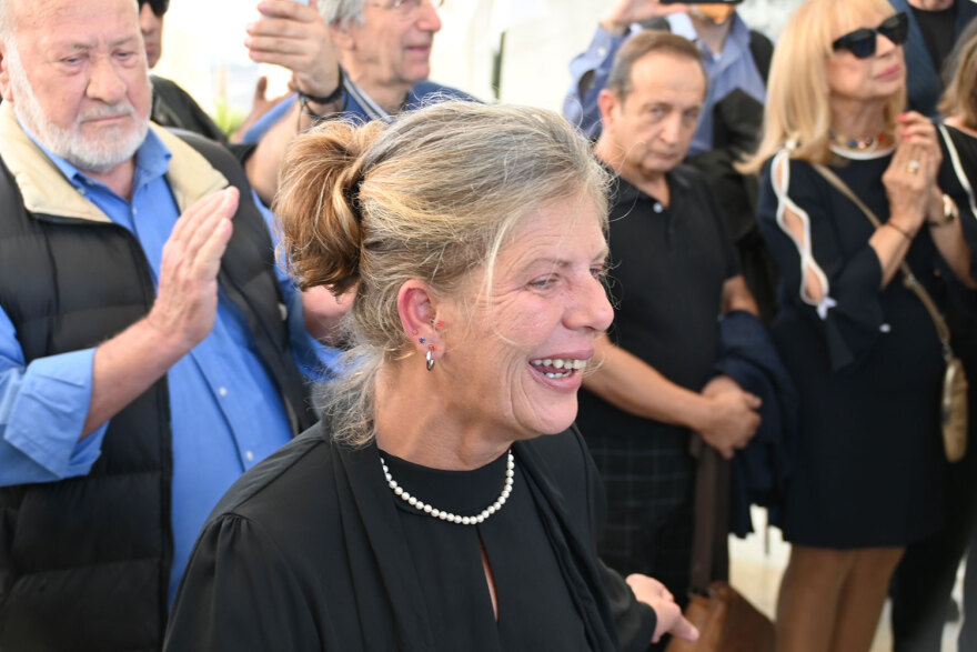 Σπύρος Φωκάς: Το τελευταίο «αντίο» στον σπουδαίο ηθοποιό - Στα λευκά η σύζυγός του, Λίλιαν