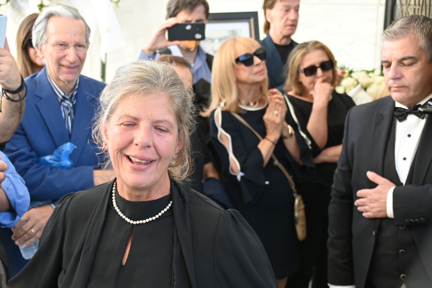 Σπύρος Φωκάς: Το τελευταίο «αντίο» στον σπουδαίο ηθοποιό - Στα λευκά η σύζυγός του, Λίλιαν