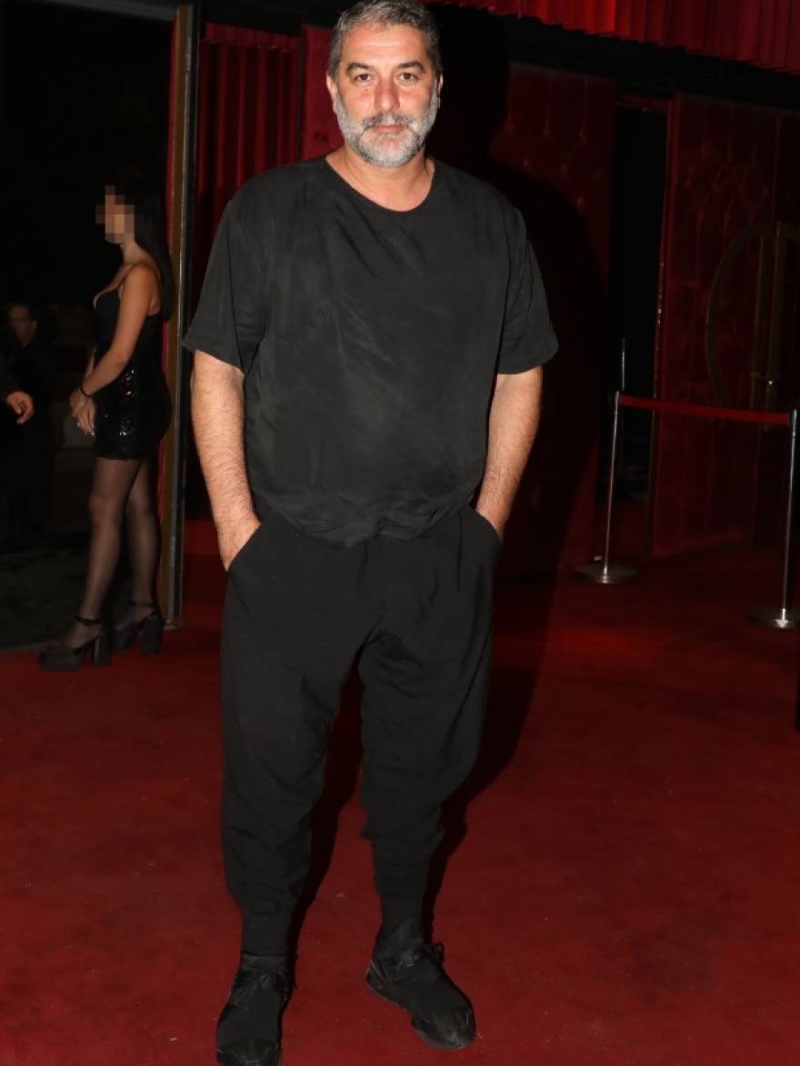 Βασίλης Μπισμπίκης: Πήγε στην πρεμιέρα της Πάολας και του Νίκου Μακρόπουλου