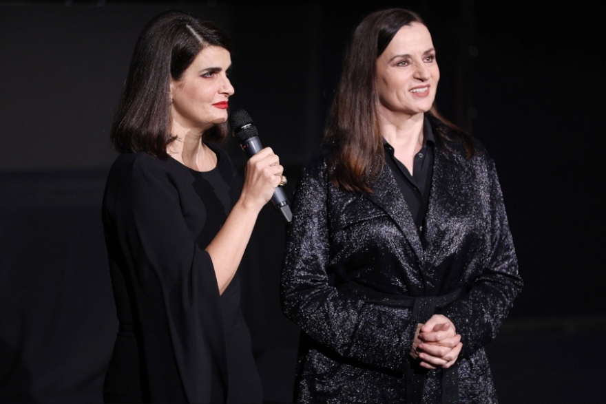 Καρυοφυλλιά Καραμπέτη: Η λαμπερή εμφάνισή της στην πρεμιέρα της «Φόνισσας»