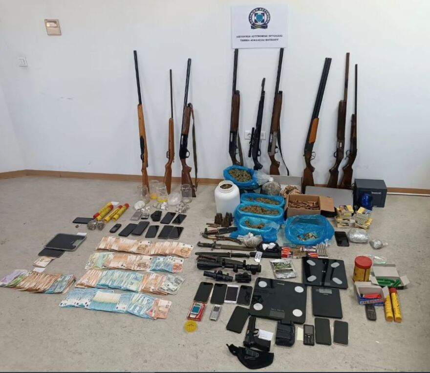 ΕΛΑΣ: Εξαρθρώθηκαν σπείρες που διακινούσαν κοκαΐνη και κάνναβη σε Αττική, Αργολίδα, Κορινθία, Αρκαδία, Τροιζηνία. Ικαρία