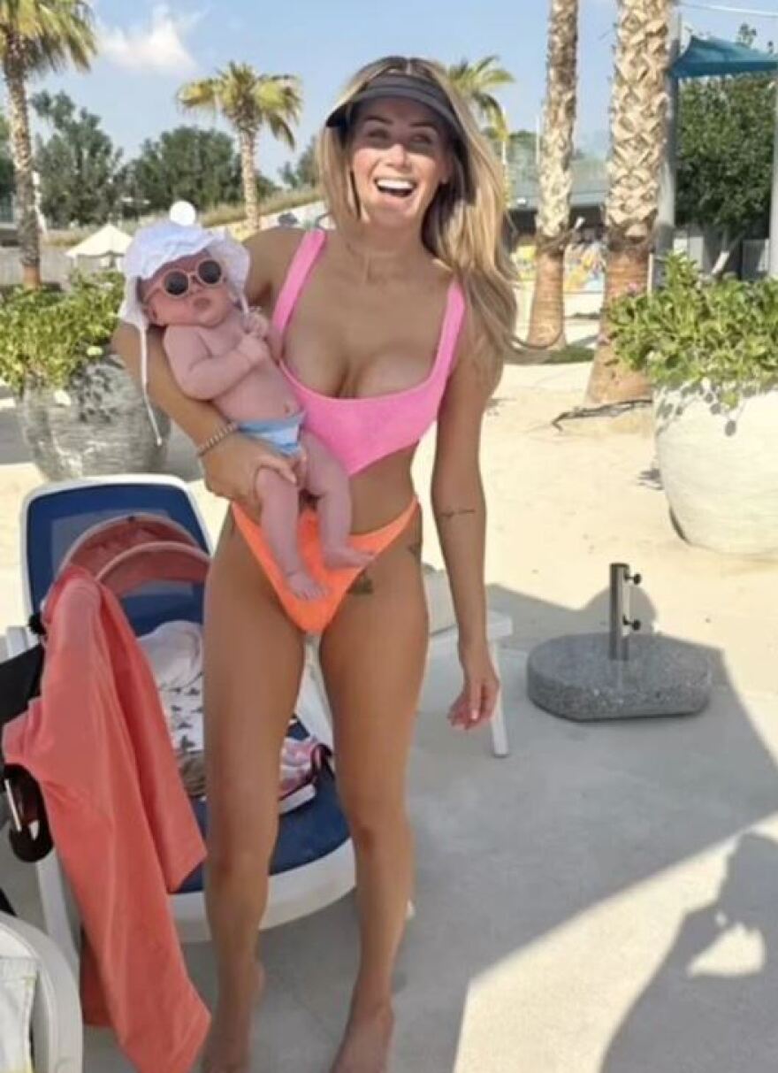 Αυστραλία: Η φωτογραφία 41χρονης influencer με σέξι μαγιό προκάλεσε καβγά στο Instagram