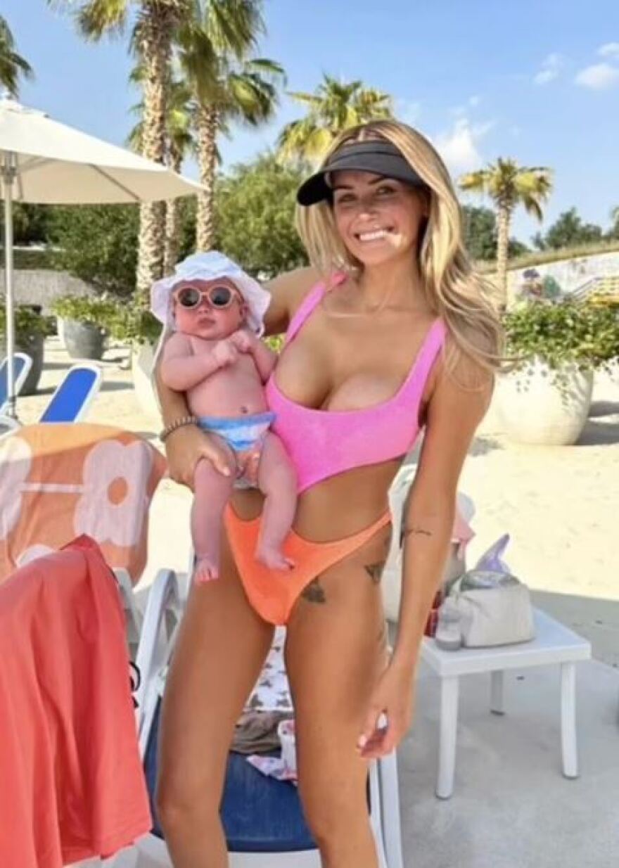 Αυστραλία: Η φωτογραφία 41χρονης influencer με σέξι μαγιό προκάλεσε καβγά στο Instagram