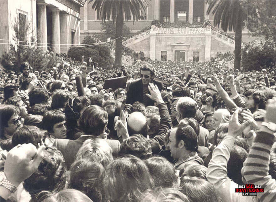 Ιστορικό βίντεο: Ο ήρωας Σπύρος Μουστακλής στην πρώτη επέτειο για την εξέγερση του Πολυτεχνείου