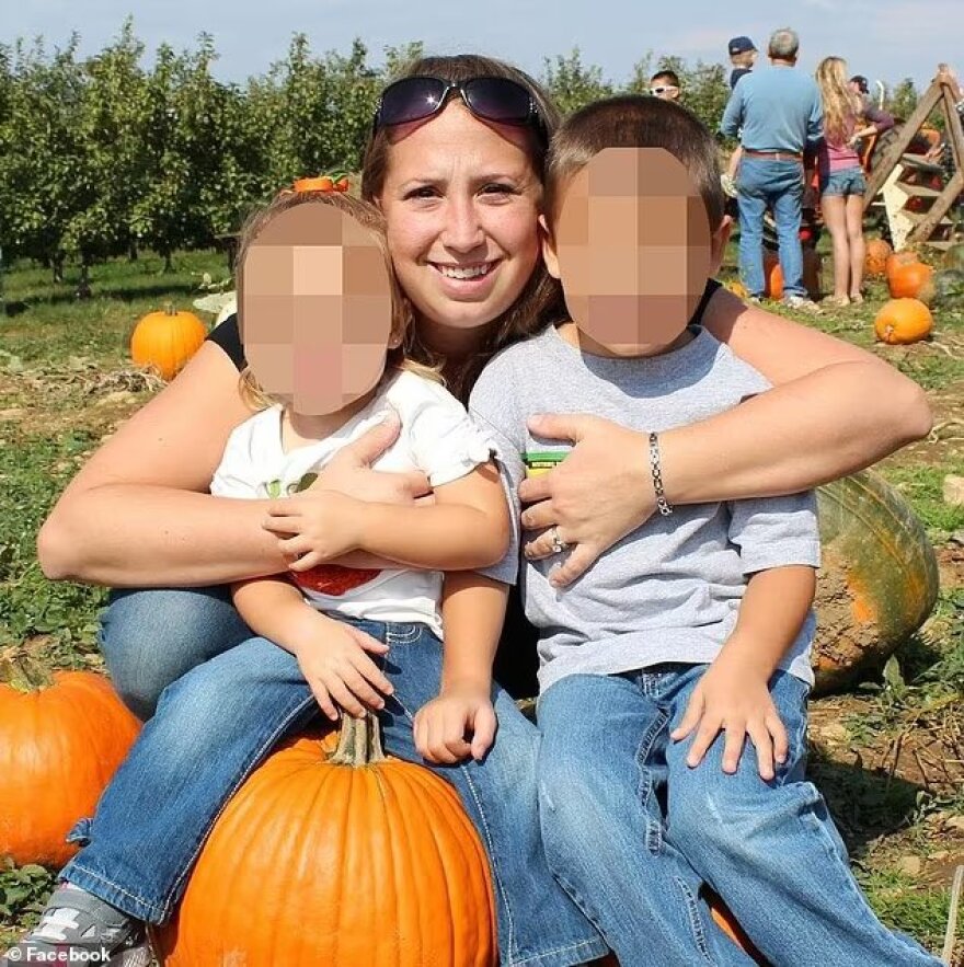 ΗΠΑ: Δασκάλα κατηγορείται ότι έκανε σεξ με 11χρονο αγόρι στο αυτοκίνητό της κοντά στο σχολείο του