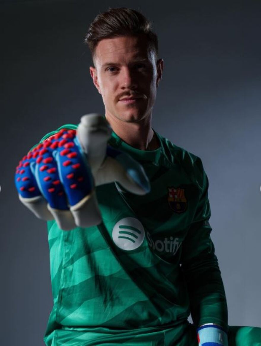 Μπαρτσελόνα: Οι ποδοσφαιριστές της άφησαν μουστάκια για καλό σκοπό - Φωτογραφίες