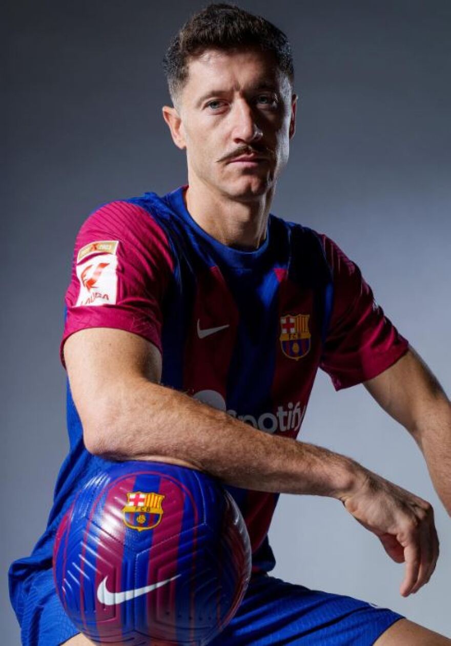 Μπαρτσελόνα: Οι ποδοσφαιριστές της άφησαν μουστάκια για καλό σκοπό - Φωτογραφίες