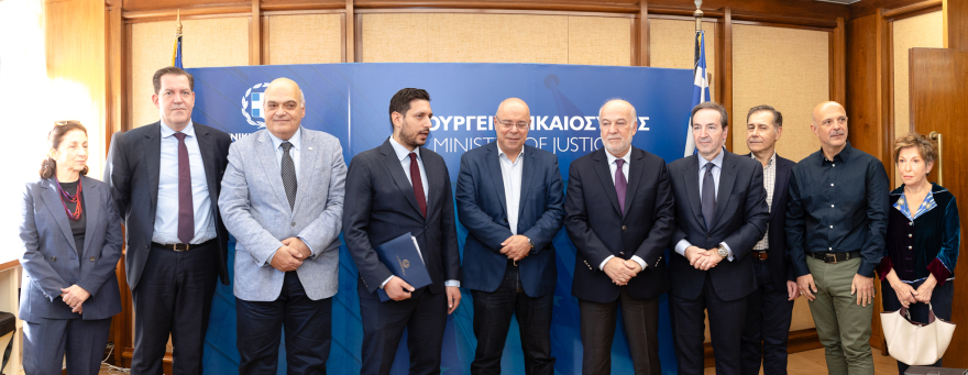 Κυβέρνηση και συμβολαιογράφοι συμφώνησαν για την ψηφιοποίηση της μεταβίβασης ακινήτων - Αναλυτικά η διαδικασία