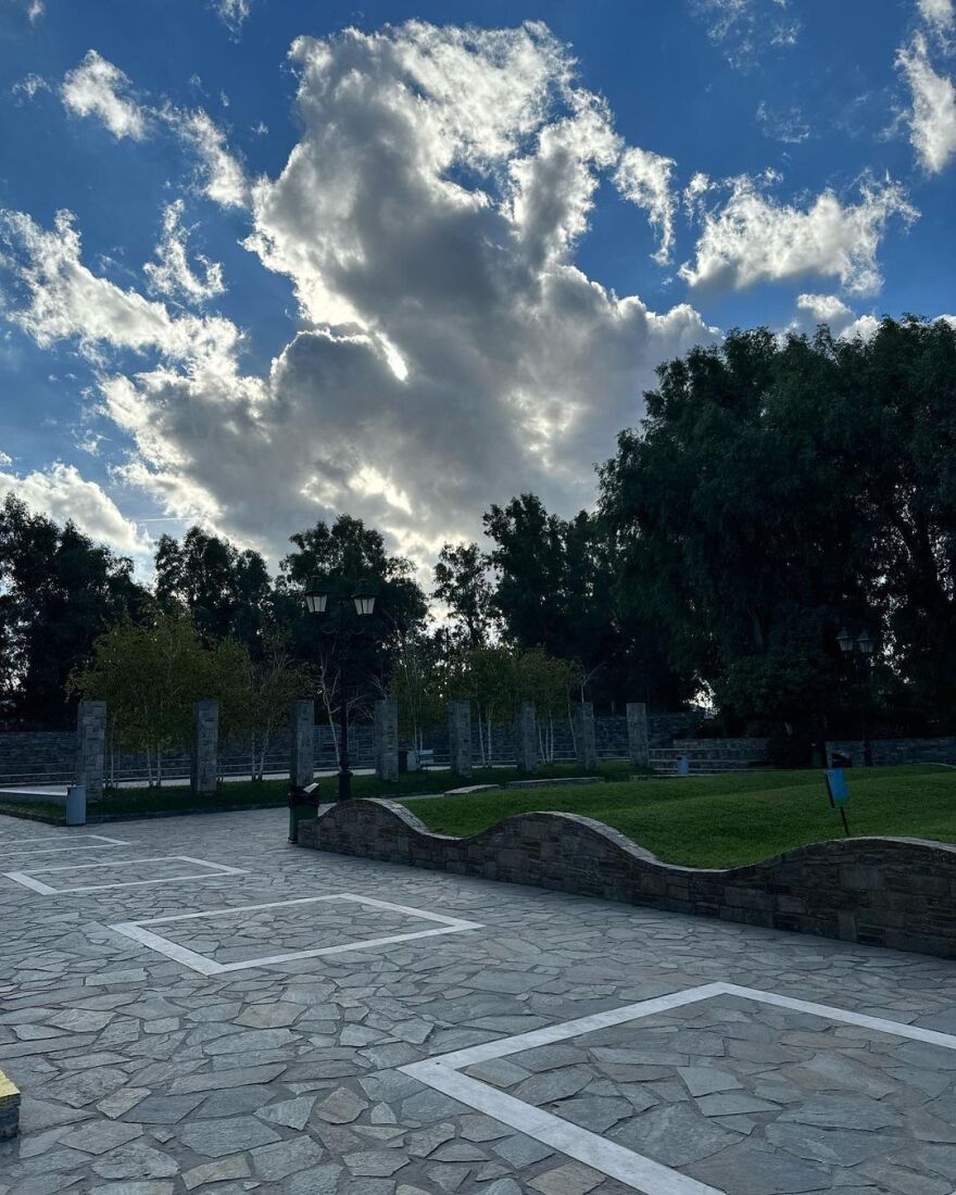 Η Δανάη Μπάρκα στην παλιά της γειτονιά: «Μπορείς να βγάλεις το κορίτσι απ' το Περιστέρι, αλλά όχι το Περιστέρι απ' το κορίτσι»