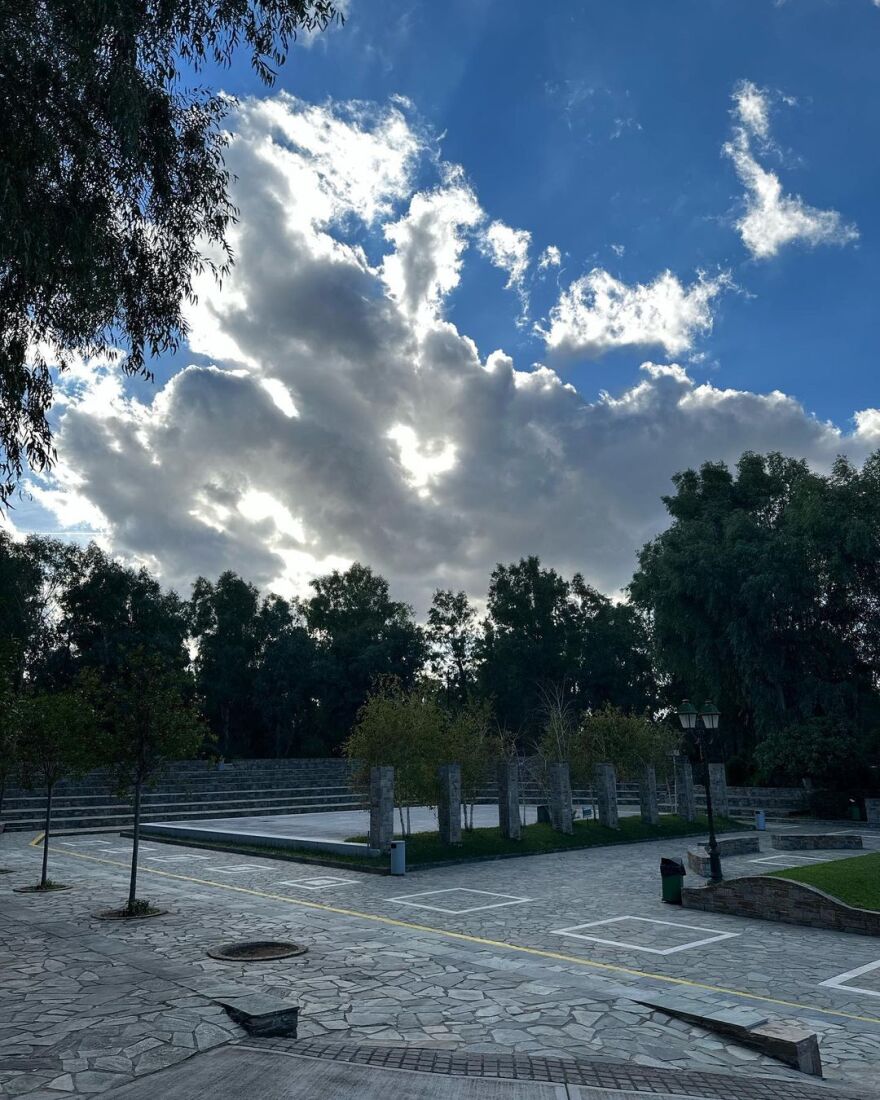 Η Δανάη Μπάρκα στην παλιά της γειτονιά: «Μπορείς να βγάλεις το κορίτσι απ' το Περιστέρι, αλλά όχι το Περιστέρι απ' το κορίτσι»