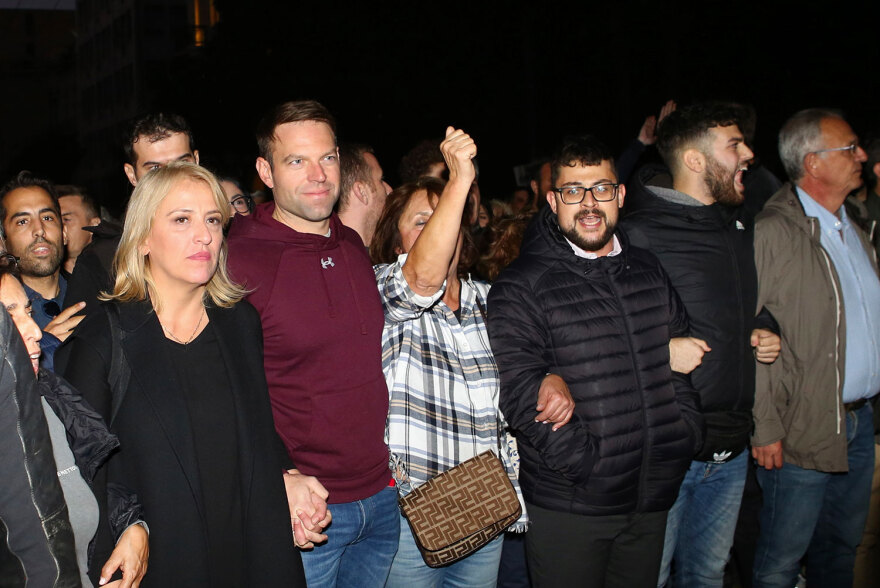 Στέφανος Κασσελάκης: Πήγε στη συγκέντρωση για το Πολυτεχνείο, φωτογραφήθηκε κι έφυγε - Δεν ακολούθησε την πορεία (βίντεο και φωτογραφίες)