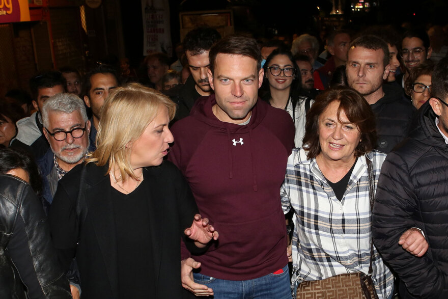 Στέφανος Κασσελάκης: Πήγε στη συγκέντρωση για το Πολυτεχνείο, φωτογραφήθηκε κι έφυγε - Δεν ακολούθησε την πορεία (βίντεο και φωτογραφίες)