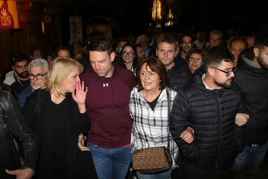 Στέφανος Κασσελάκης: Πήγε στη συγκέντρωση για το Πολυτεχνείο, φωτογραφήθηκε κι έφυγε - Δεν ακολούθησε την πορεία (βίντεο και φωτογραφίες)