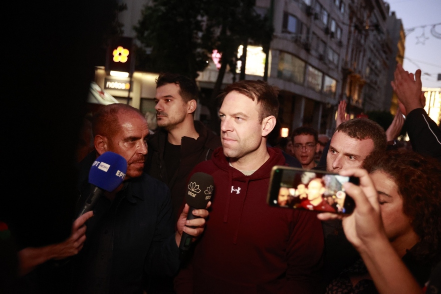 Στέφανος Κασσελάκης: Πήγε στη συγκέντρωση για το Πολυτεχνείο, φωτογραφήθηκε κι έφυγε - Δεν ακολούθησε την πορεία (βίντεο και φωτογραφίες)