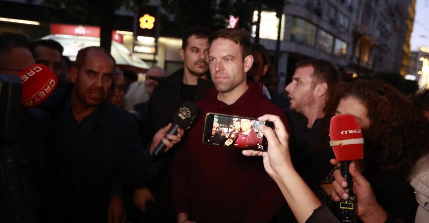 Στα τρία ο ΣΥΡΙΖΑ στην πορεία του Πολυτεχνείου - Πήγε, τον είδαν... και έφυγε ο Κασσελάκης