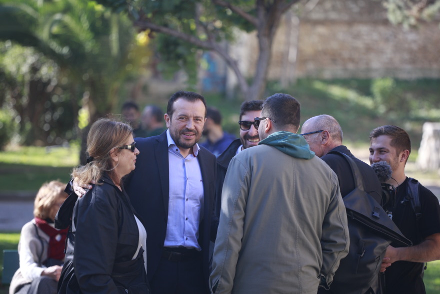 ΣΥΡΙΖΑ: Στεφάνι από τον Κασσελάκη στα ΕΑΤ-ΕΣΑ μετά το «άδειασμα» της Νεολαίας που πήγε στο Πολυτεχνείο - Φωτογραφίες