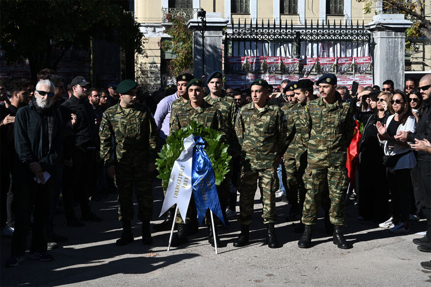 Πολυτεχνείο: Σε εξέλιξη οι εορτασμοί για την επέτειο - Δρακόντεια μέτρα ασφαλείας, κλειστοί δρόμοι και σταθμοί μετρό