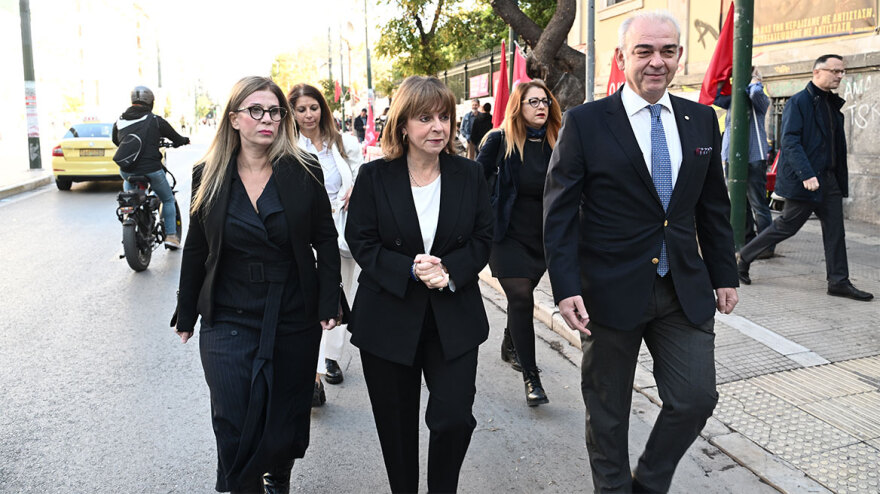 Επέτειος Πολυτεχνείου: Κατέθεσαν στεφάνι η Πρόεδρος της Δημοκρατίας και ο πρόεδρος της Βουλής