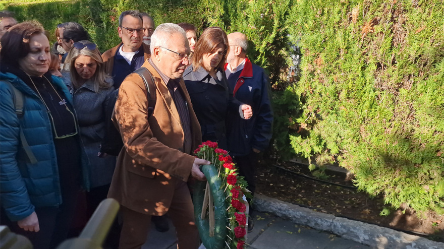 Πολυτεχνείο: Η Θεσσαλονίκη τιμά την επέτειο της εξέγερσης - Στεφάνια και λουλούδια στο μνημείο