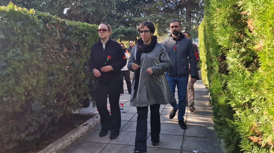 Πολυτεχνείο: Η Θεσσαλονίκη τιμά την επέτειο της εξέγερσης - Στεφάνια και λουλούδια στο μνημείο