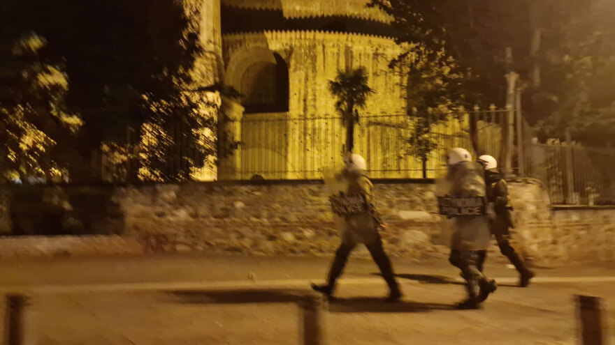 Επεισόδια σε Θεσσαλονίκη και Πάτρα στις πορείες για το Πολυτεχνείο - Έπεσαν μολότοφ και δακρυγόνα