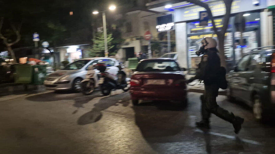 Επεισόδια σε Θεσσαλονίκη και Πάτρα στις πορείες για το Πολυτεχνείο - Έπεσαν μολότοφ και δακρυγόνα